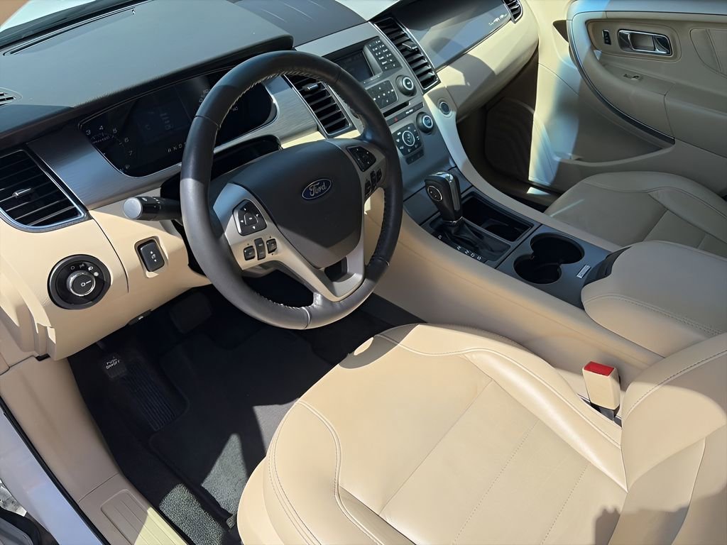 Used 2018 Ford Taurus SEL FWD image 9