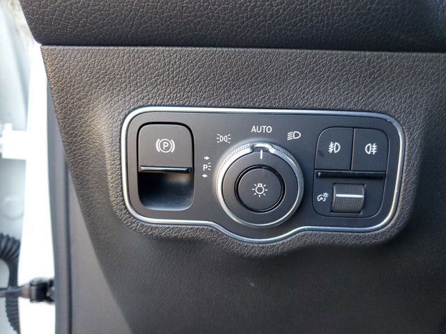 Used 2021 Mercedes-Benz GLB 250 4MATIC image 22