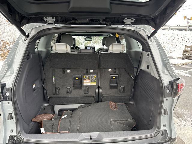 Used 2023 Toyota Sienna XSE image 23
