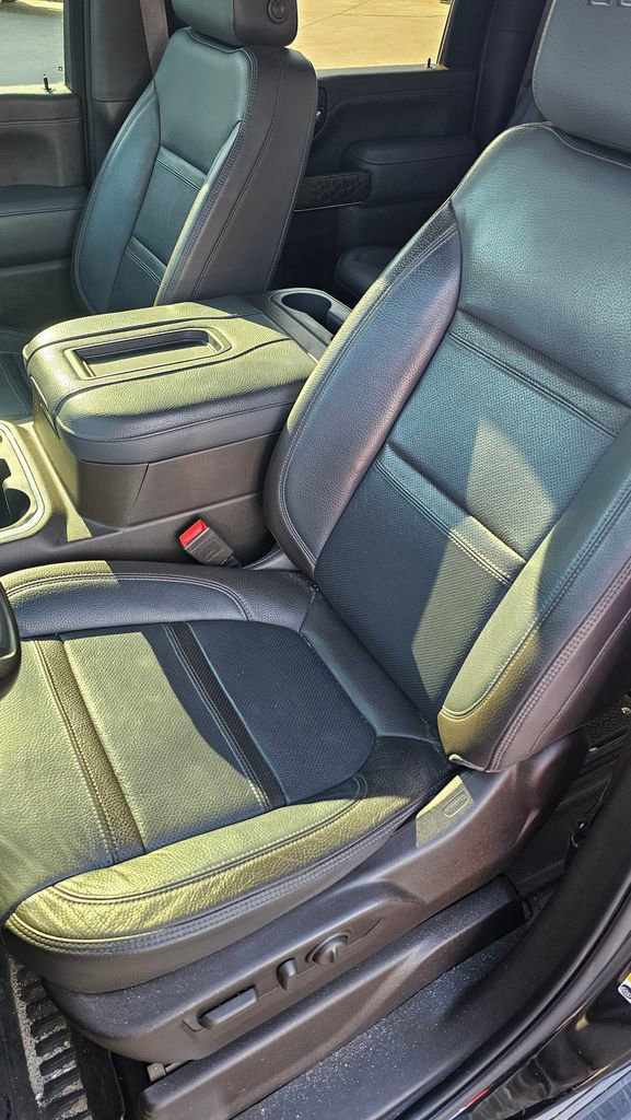 Used 2021 GMC Sierra 2500 Denali w/ Denali Black Diamond Edition image 4