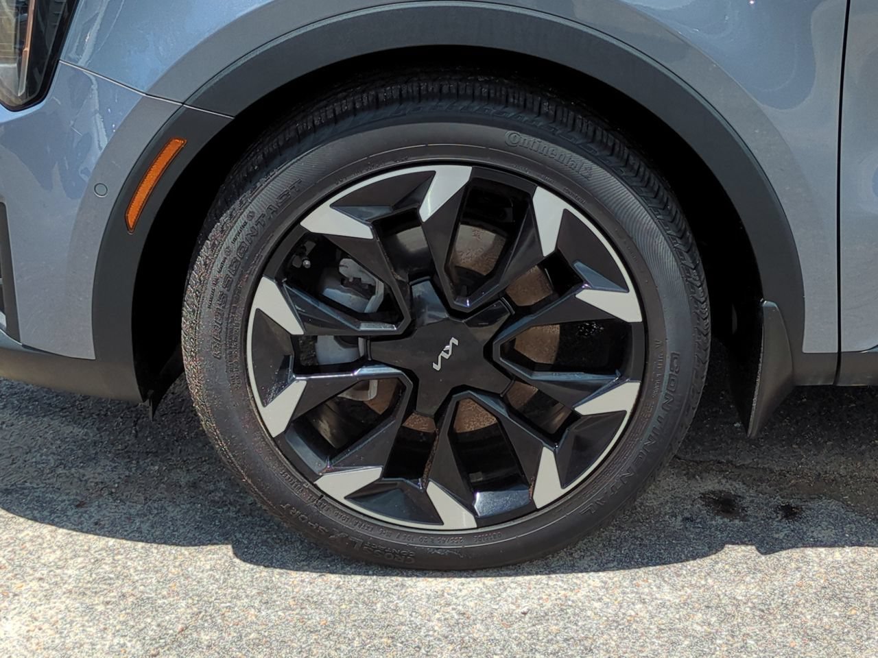 Certified 2025 Kia Sorento SX FWD image 11