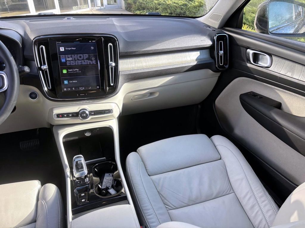 Used 2023 Volvo XC40 B5 Plus w/ Protection Package Premier image 32