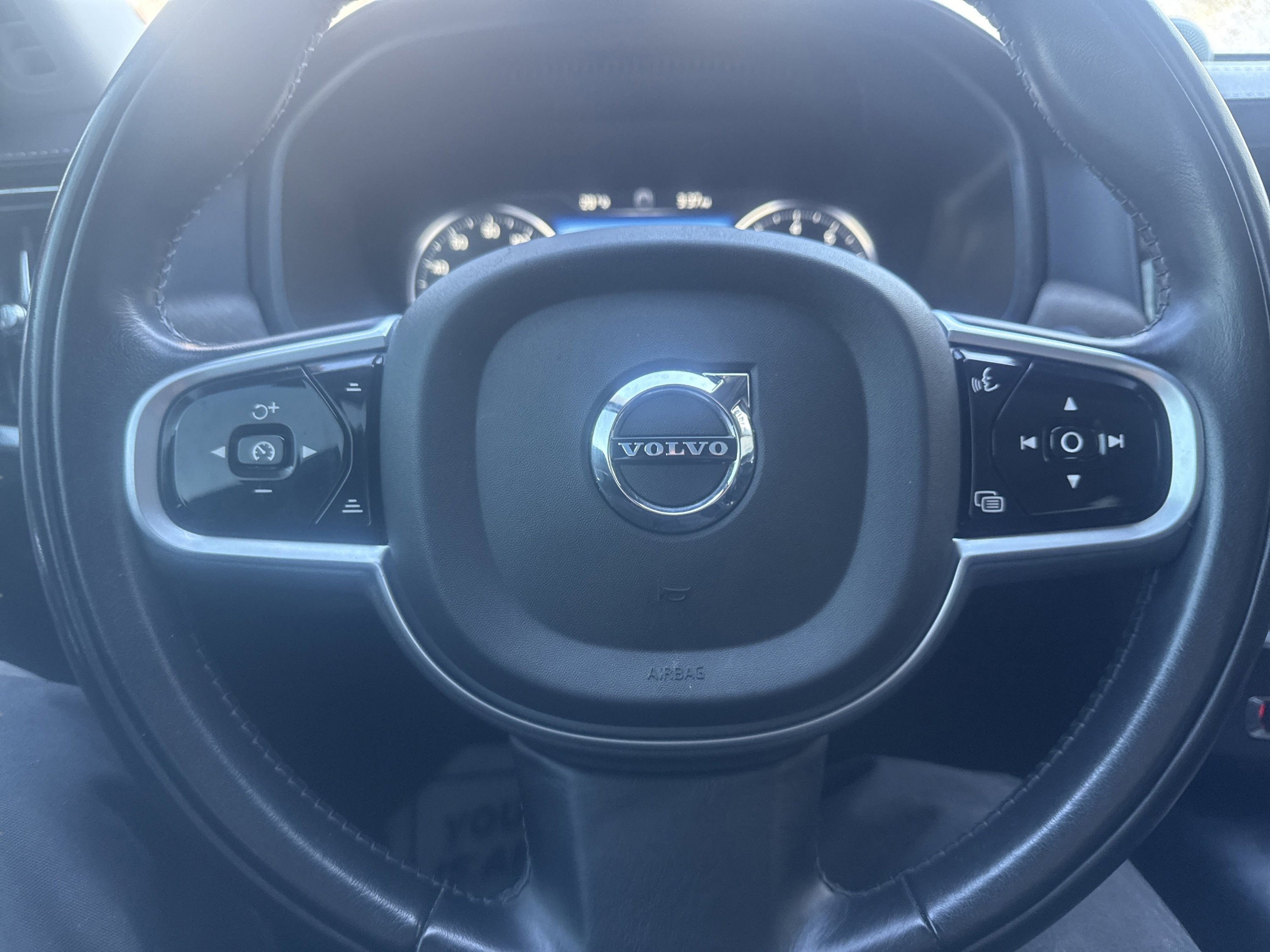 Used 2020 Volvo V90 T6 Cross Country image 24