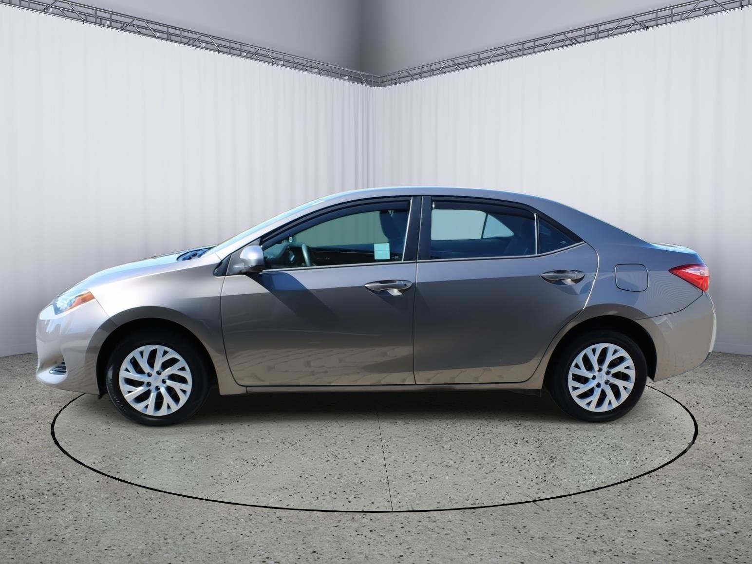 Used 2018 Toyota Corolla LE FWD image 5