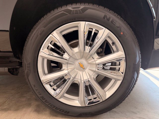 Used 2024 Chevrolet Suburban High Country AWD/4WD image 14