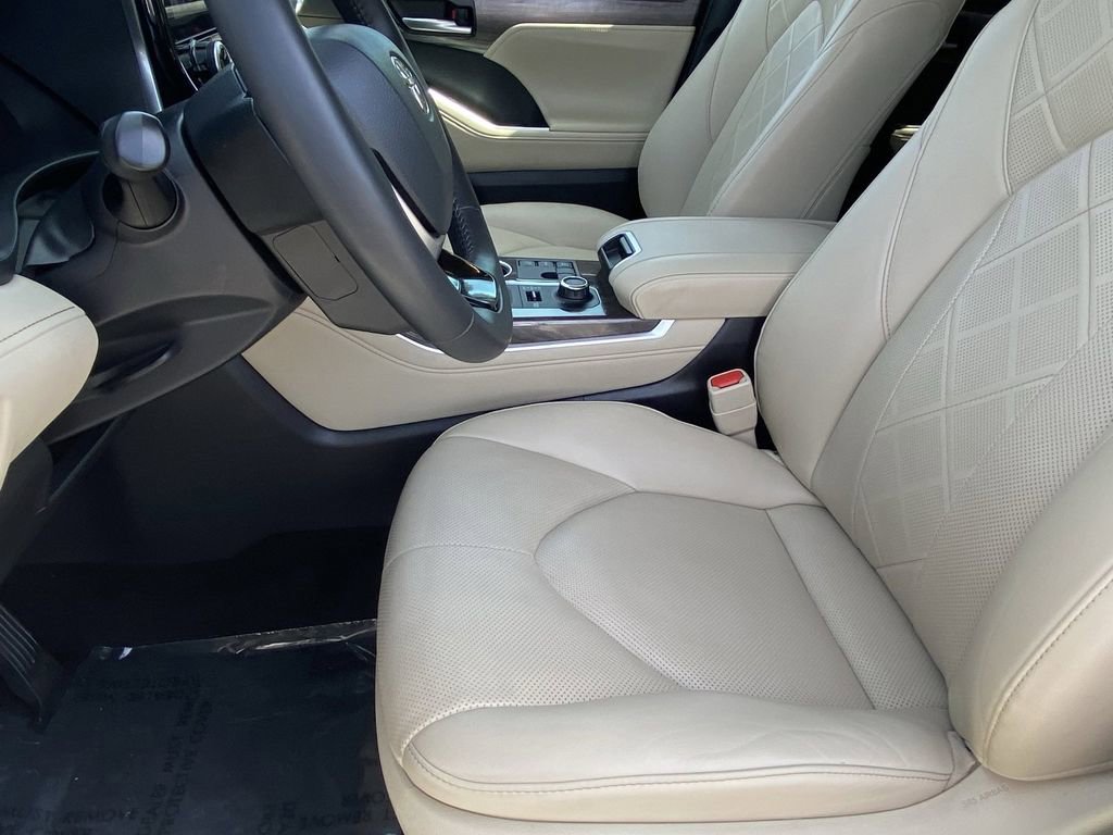 Used 2024 Toyota Highlander Platinum image 22