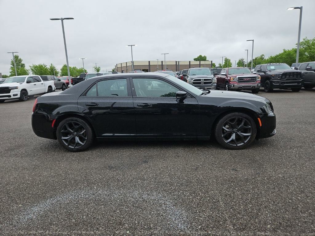 Used 2022 Chrysler 300 S w/ Comfort Group RWD image 8