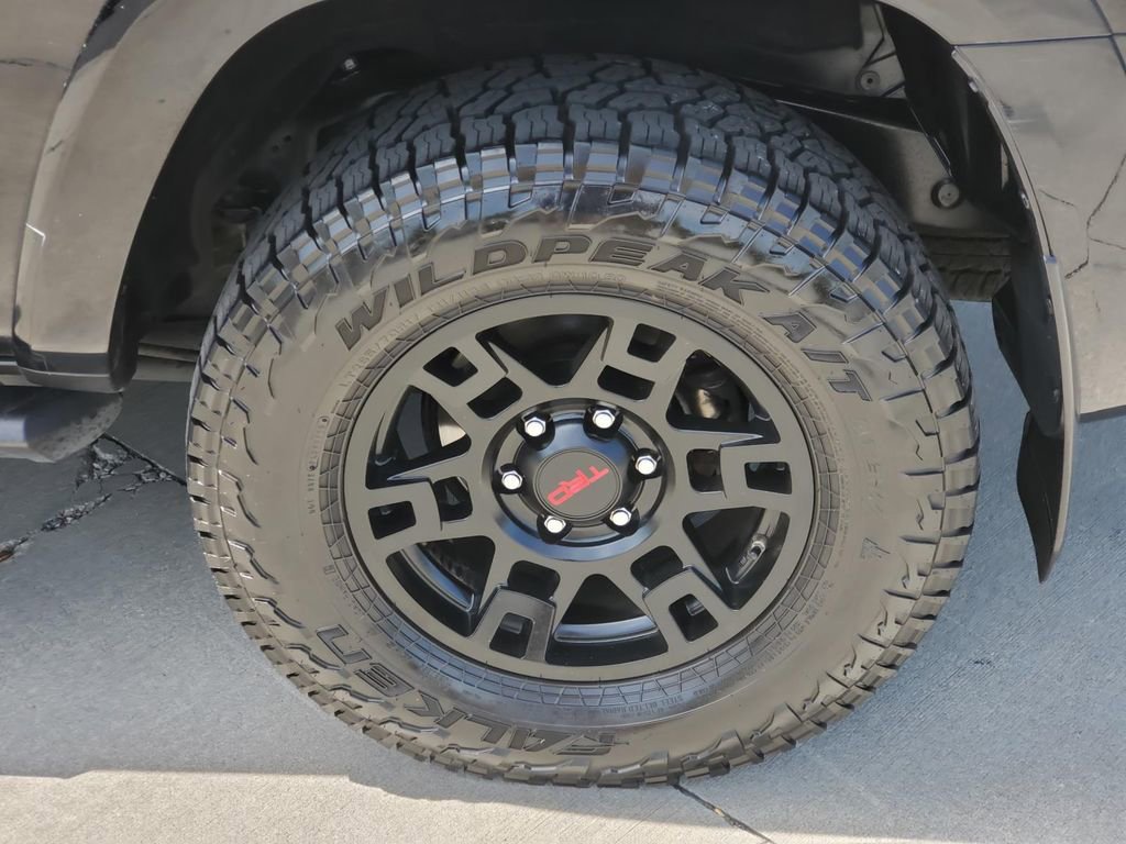 Used 2018 Toyota 4Runner TRD Off-Road AWD/4WD image 12