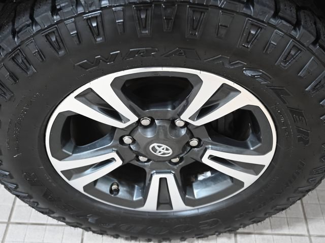 Used 2017 Toyota Tacoma TRD Sport w/ Tow Package (A/T) AWD/4WD image 20