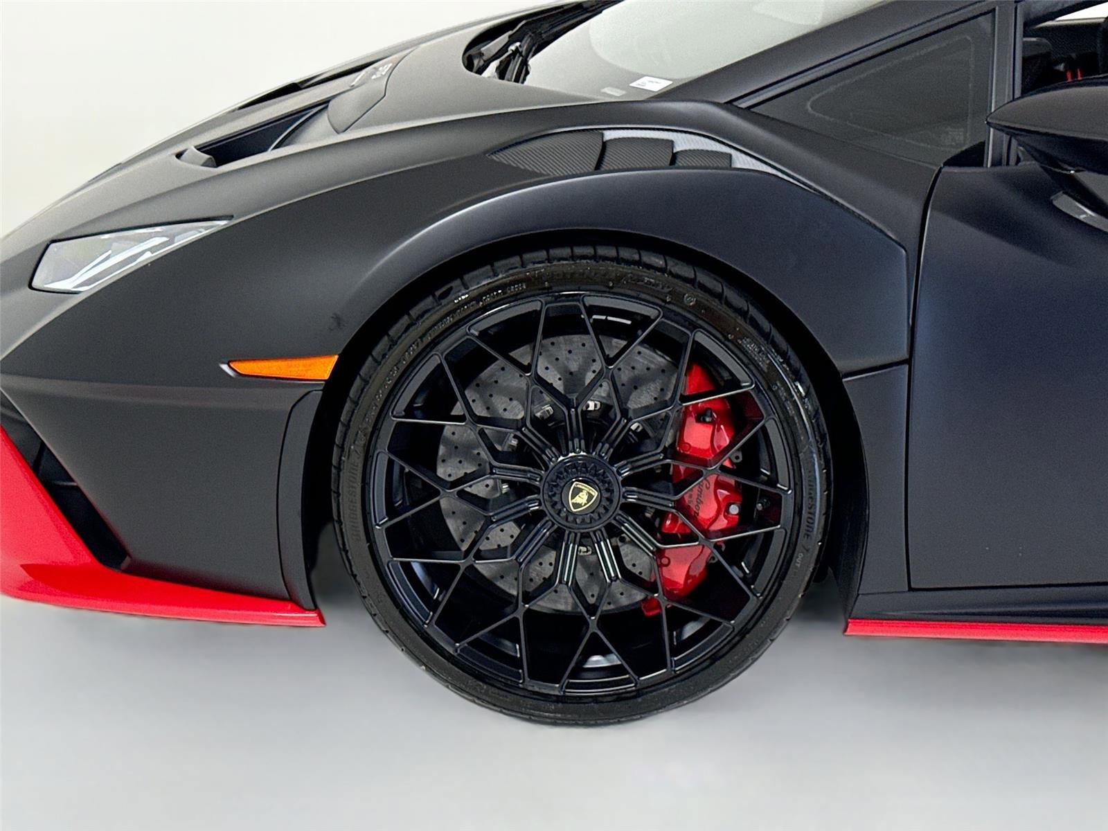Used 2022 Lamborghini Huracan STO RWD image 40