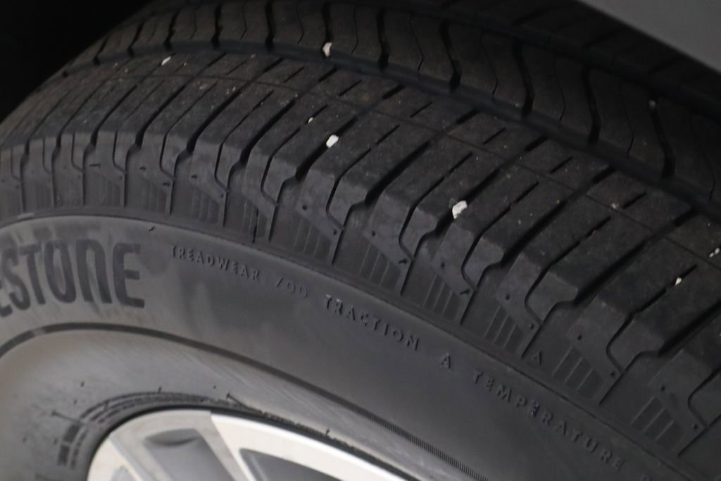 Used 2023 Chevrolet Traverse LT FWD image 19