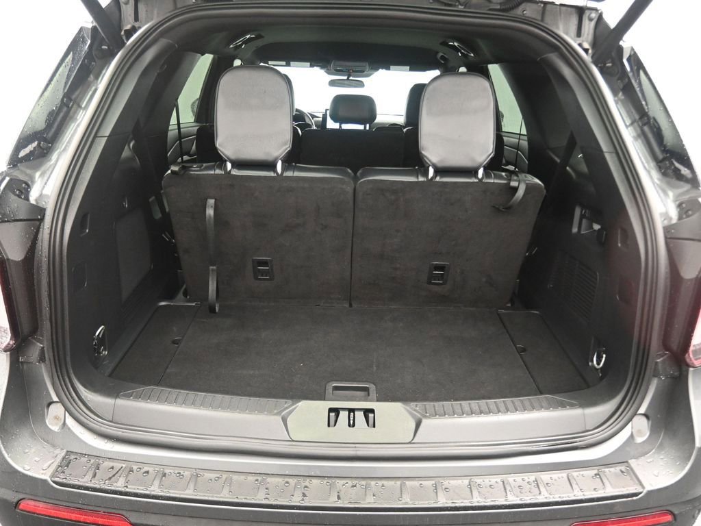 Used 2025 Ford Explorer ST-Line w/ ST-Line Street Pack image 16