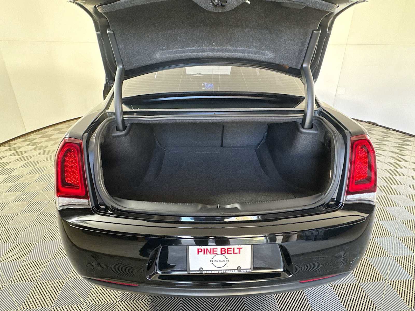 Used 2019 Chrysler 300 S image 24