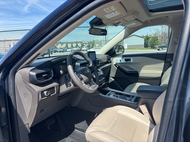 Certified 2022 Ford Explorer Platinum w/ Equipment Group 601A AWD/4WD image 14