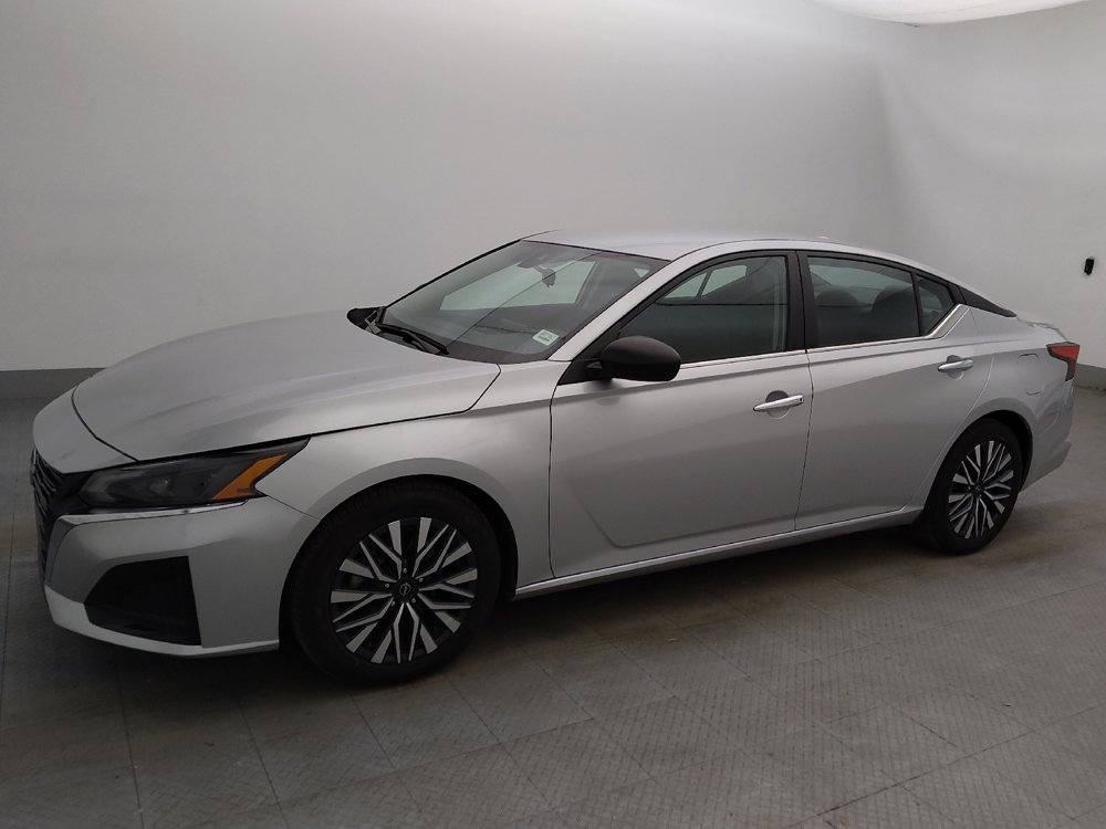 Used 2024 Nissan Altima 2.5 SV image 2