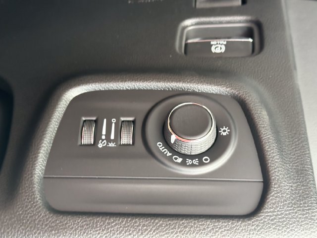 New 2027 Jeep Grand Cherokee Altitude AWD/4WD image 33