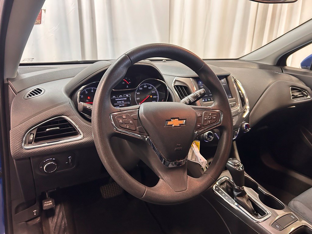 Used 2019 Chevrolet Cruze LT FWD image 4