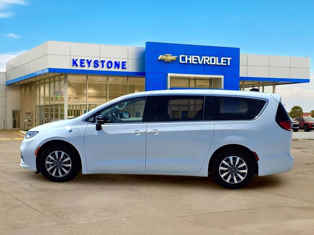 Used 2024 Chrysler Pacifica Limited FWD image 4
