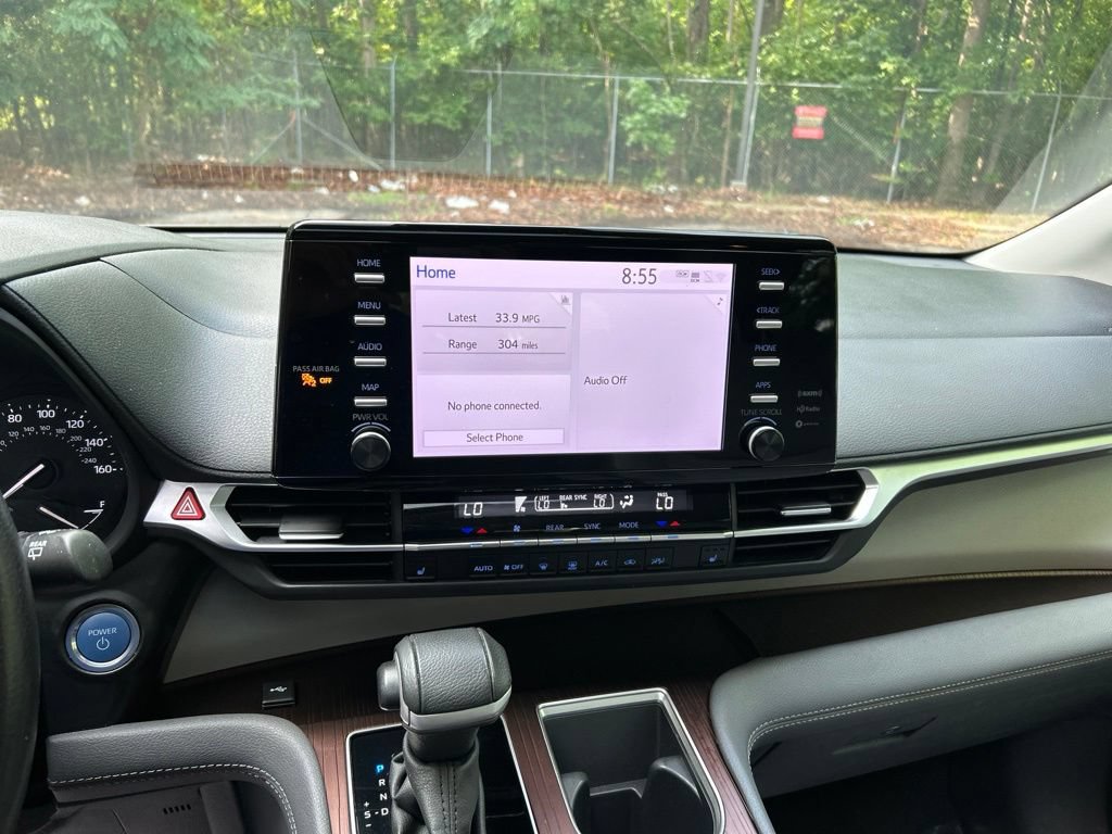 Used 2024 Toyota Sienna XLE FWD image 18