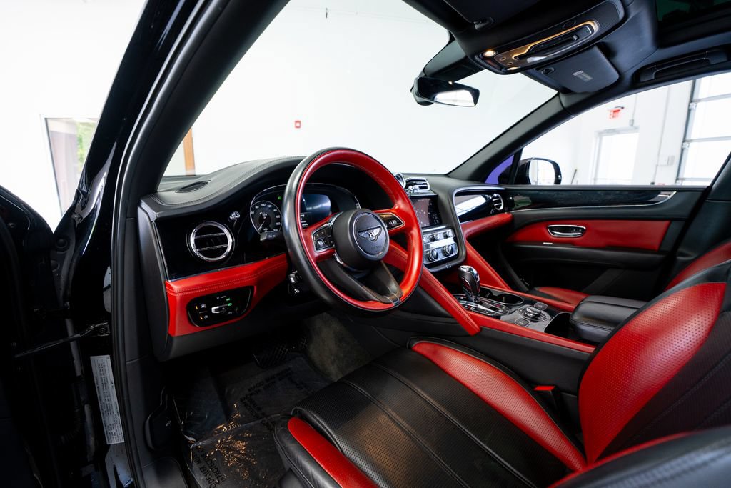 Used 2022 Bentley Bentayga AWD/4WD image 29