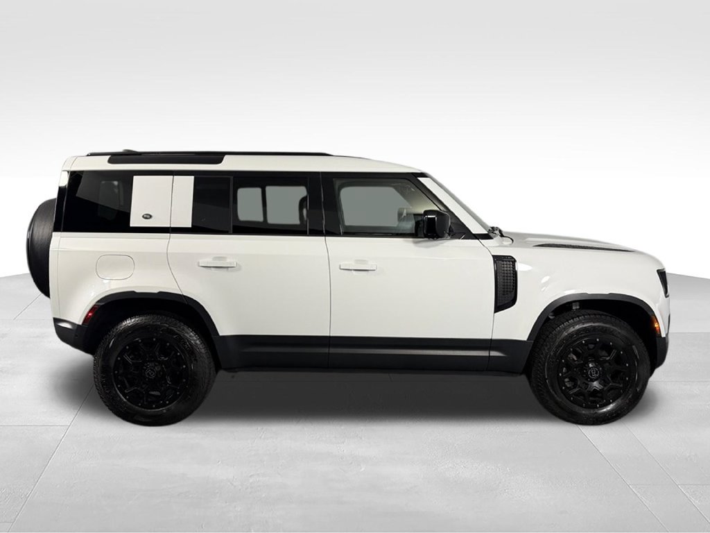 Used 2023 Land Rover Defender 110 AWD/4WD image 5