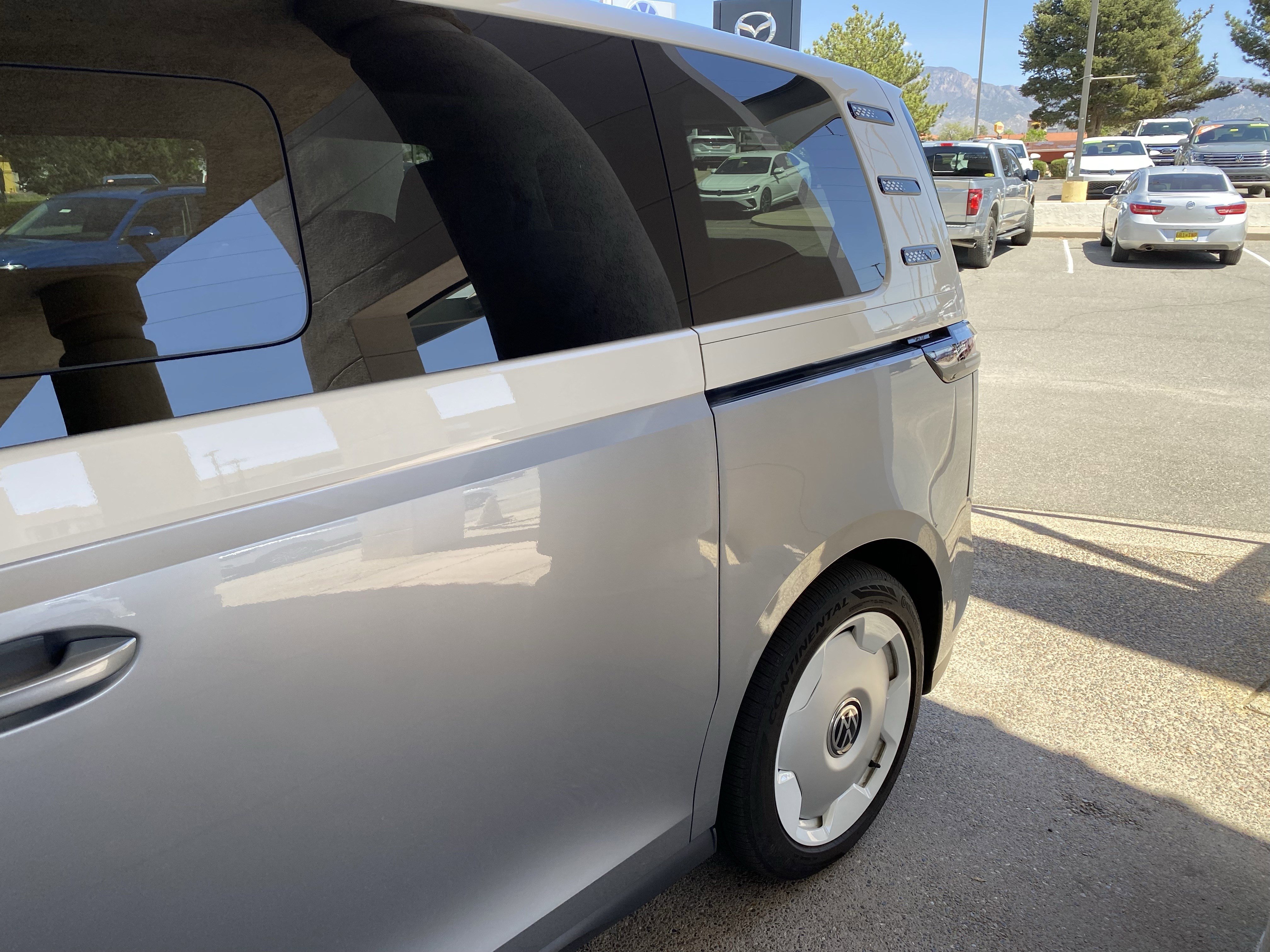 Used 2025 Volkswagen ID. Buzz 1st Edition image 55