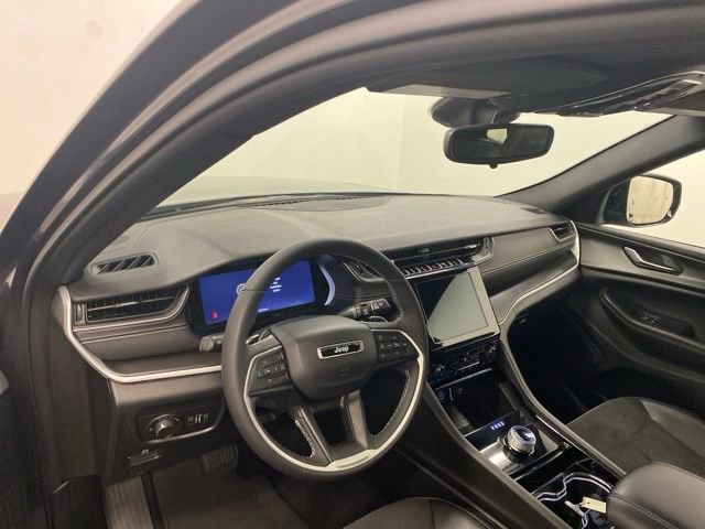 Used 2023 Jeep Grand Cherokee Altitude image 8
