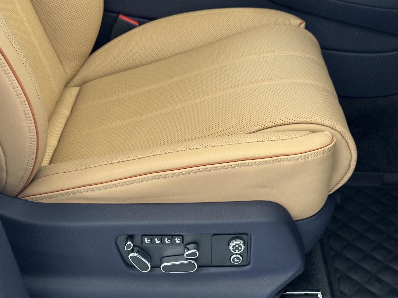 New 2026 Bentley Bentayga Extended Wheelbase AWD/4WD image 21