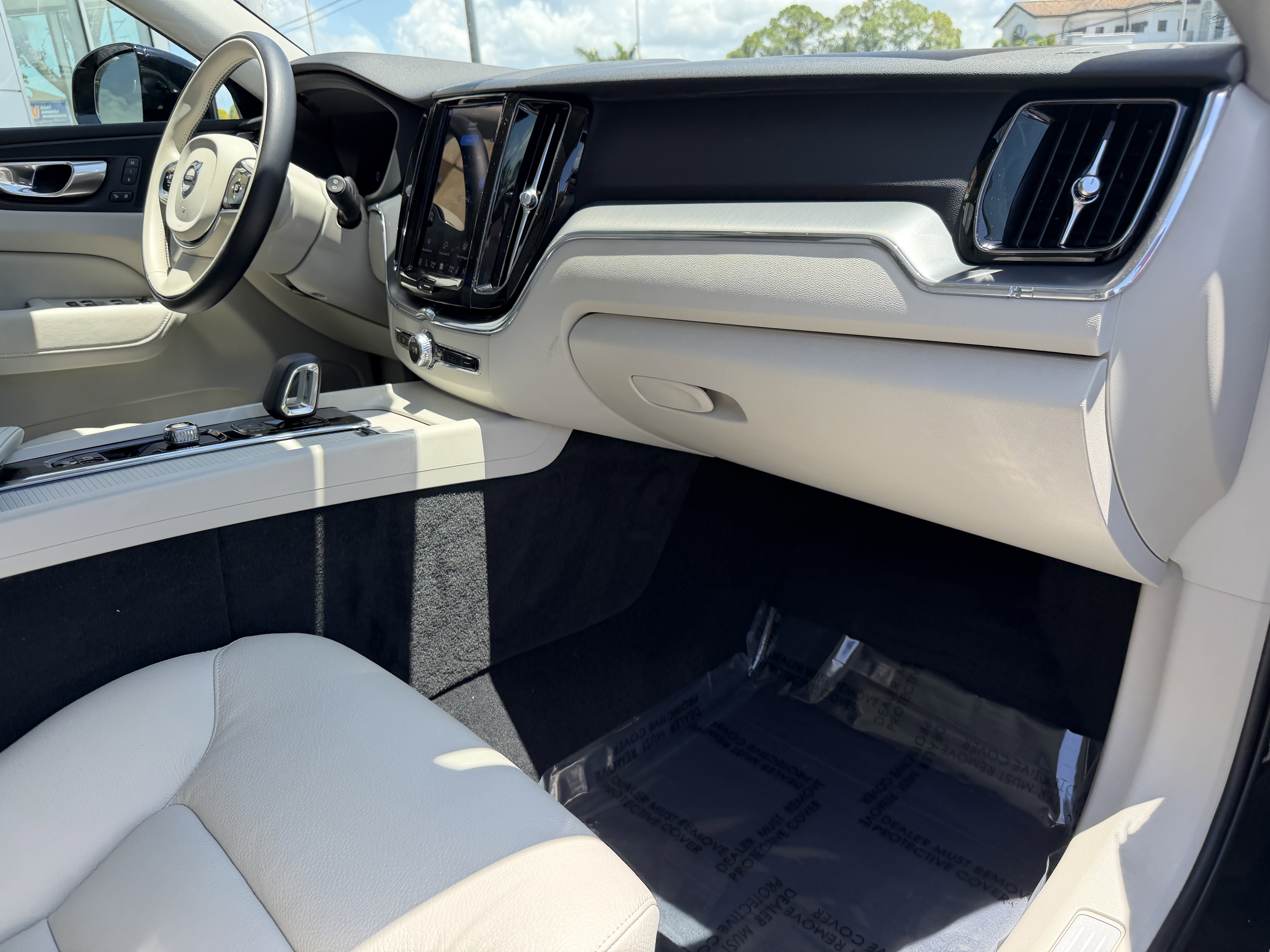 Certified 2024 Volvo XC60 B5 Core AWD/4WD image 12