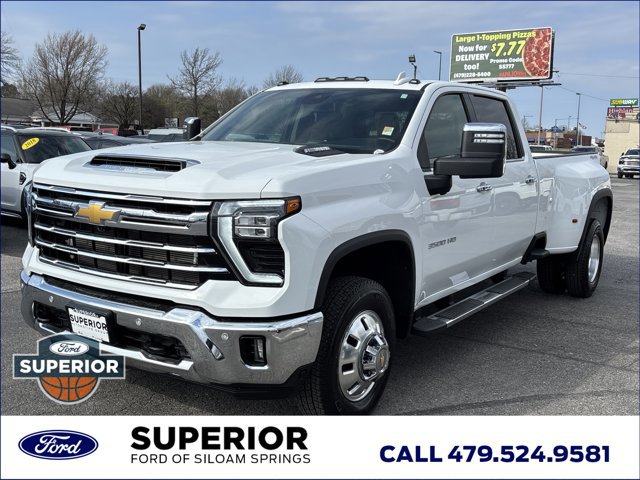 Used 2025 Chevrolet Silverado 3500 LTZ w/ LTZ Convenience Package image 10