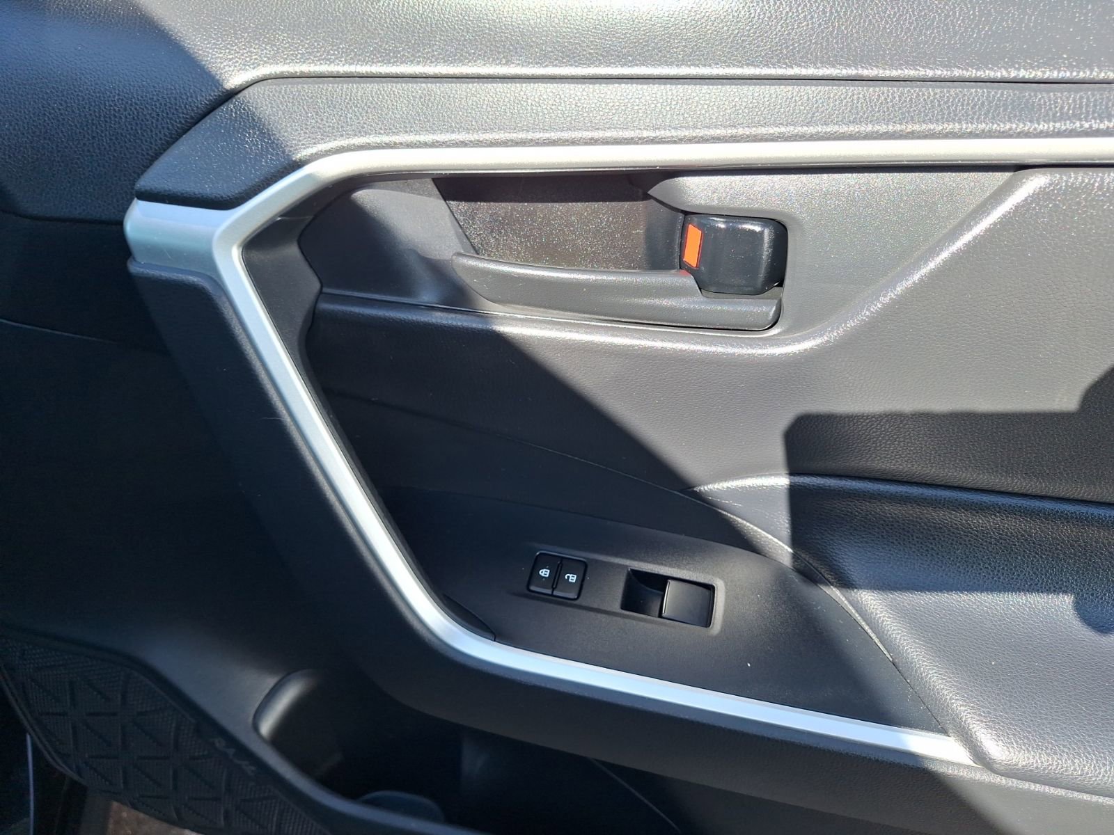 Used 2020 Toyota RAV4 LE image 35