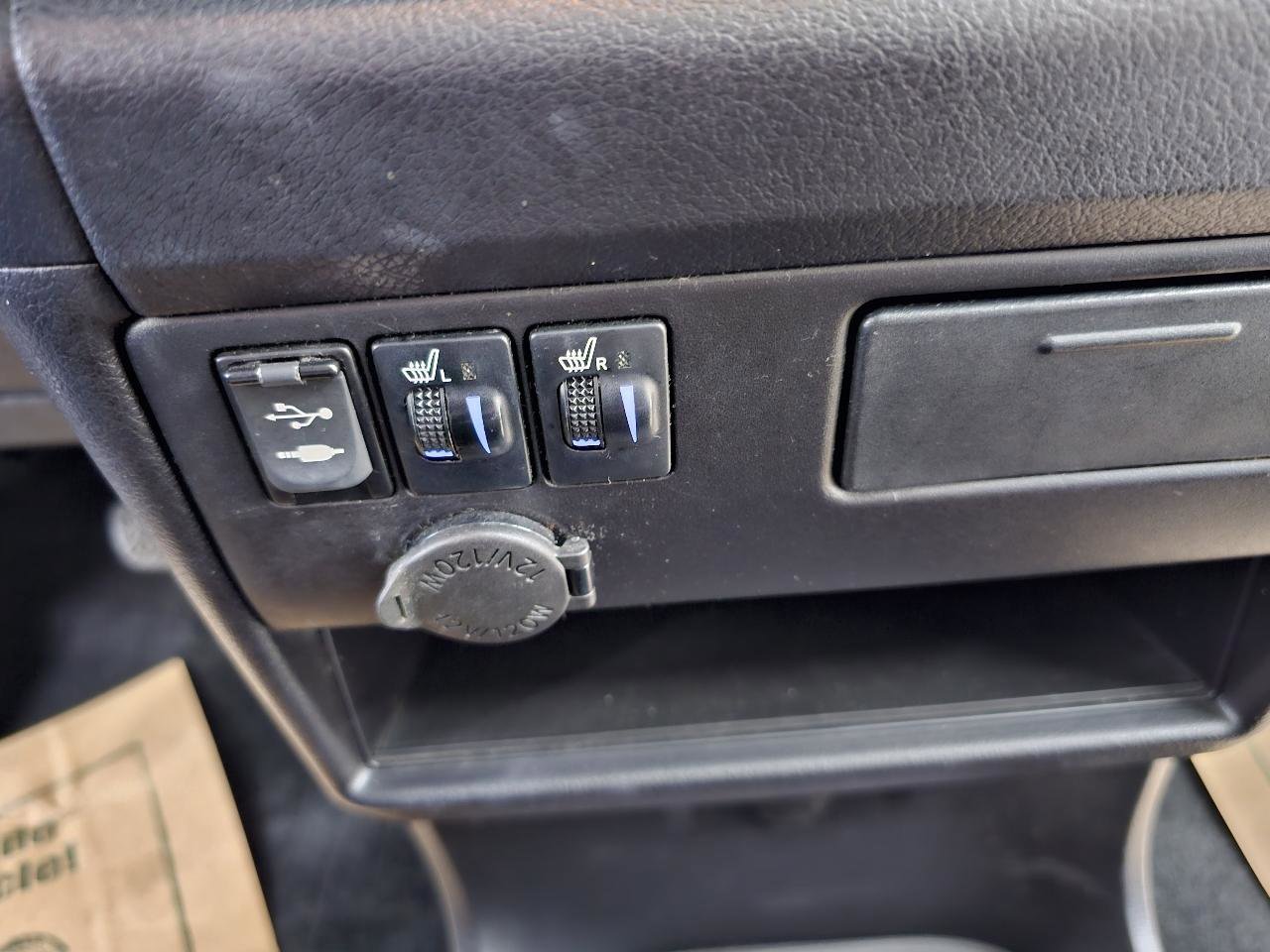 Used 2015 Toyota Sienna Limited FWD image 38