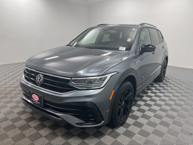 Used 2024 Volkswagen Tiguan SE R-Line AWD/4WD image 2