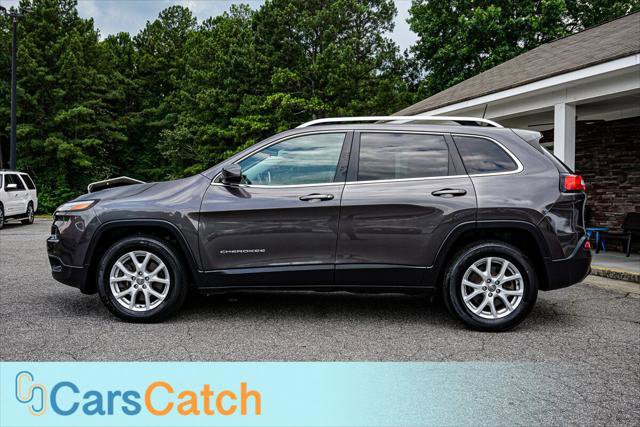 Used 2017 Jeep Cherokee Latitude w/ Cold Weather Group AWD/4WD image 8