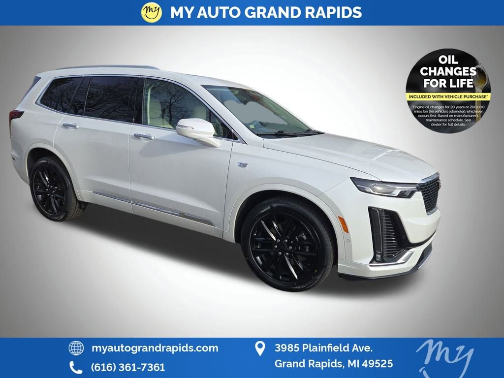 Used 2022 Cadillac XT6 Premium Luxury w/ Technology Package image 2