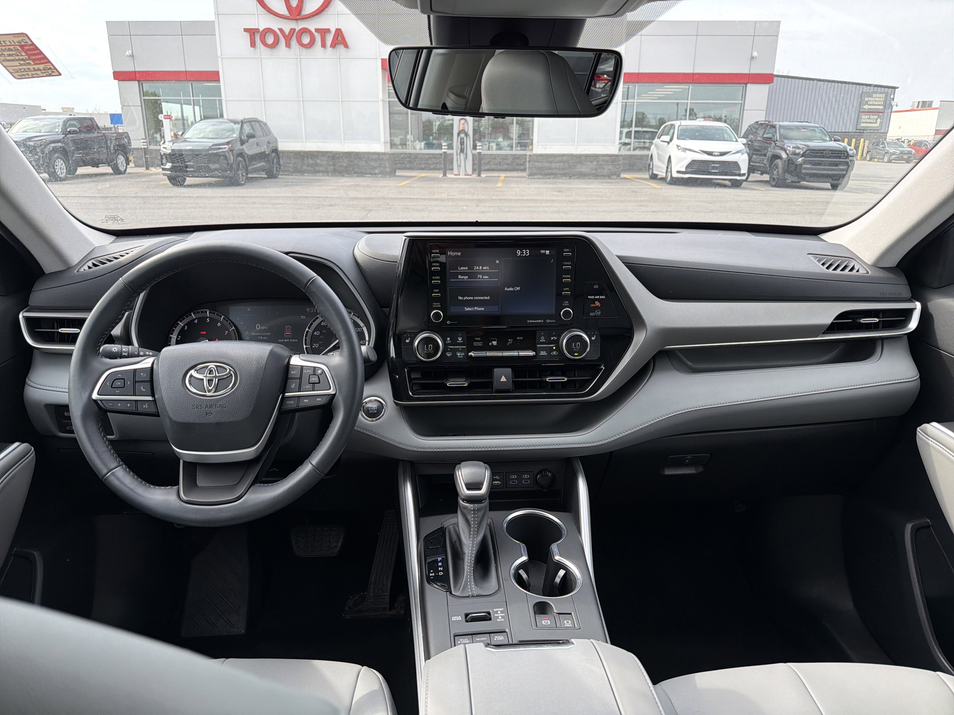 Used 2022 Toyota Highlander XLE AWD/4WD image 11