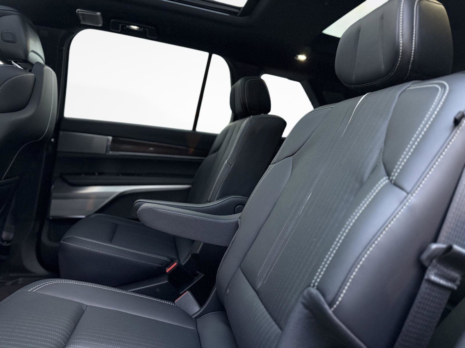 New 2026 Cadillac Vistiq Sport image 13