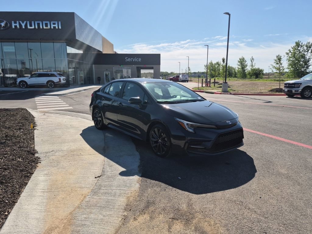 Used 2023 Toyota Corolla SE w/ SE Premium Package FWD image 3