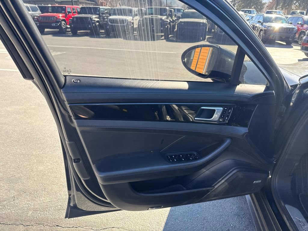 Used 2020 Porsche Panamera 4S image 9