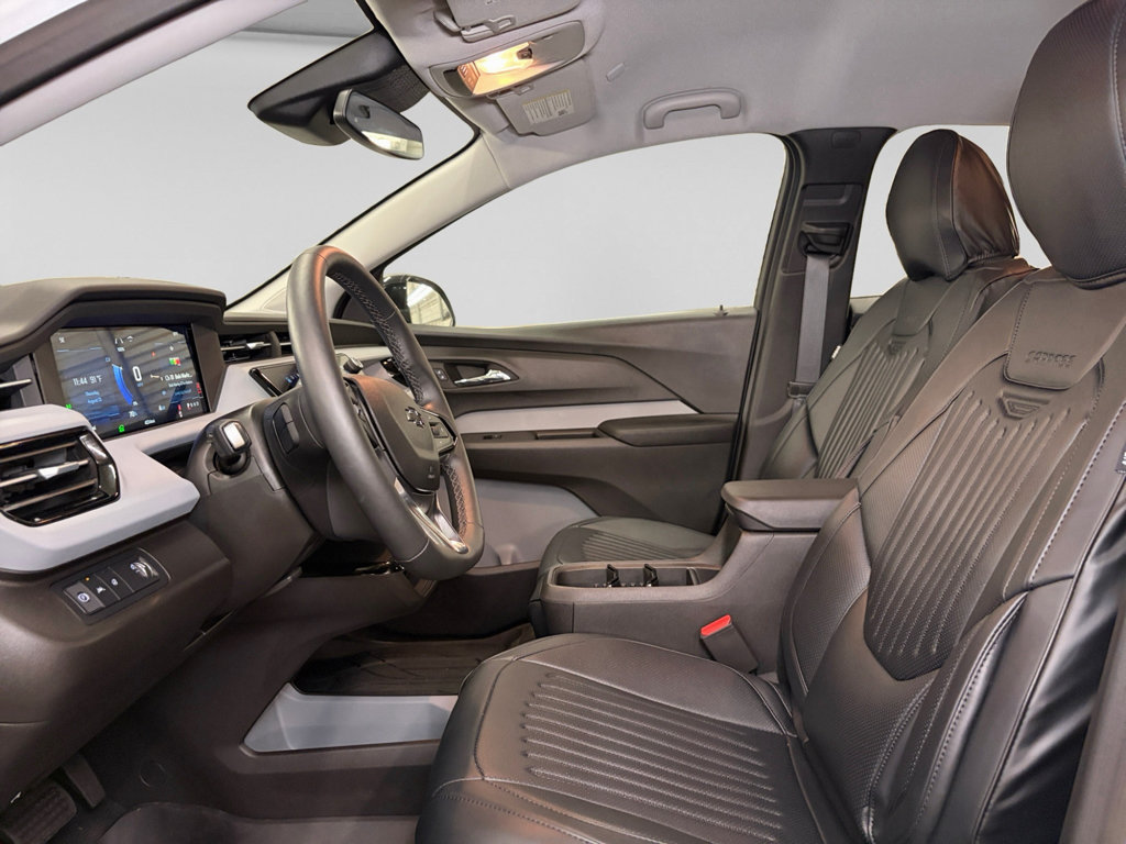 Used 2027 Chevrolet Bolt LT w/ Comfort Package FWD image 17