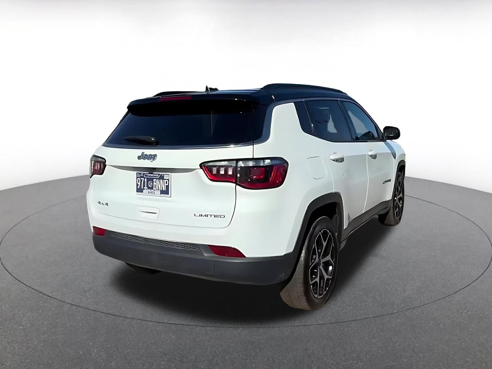 Used 2025 Jeep Compass Limited image 14