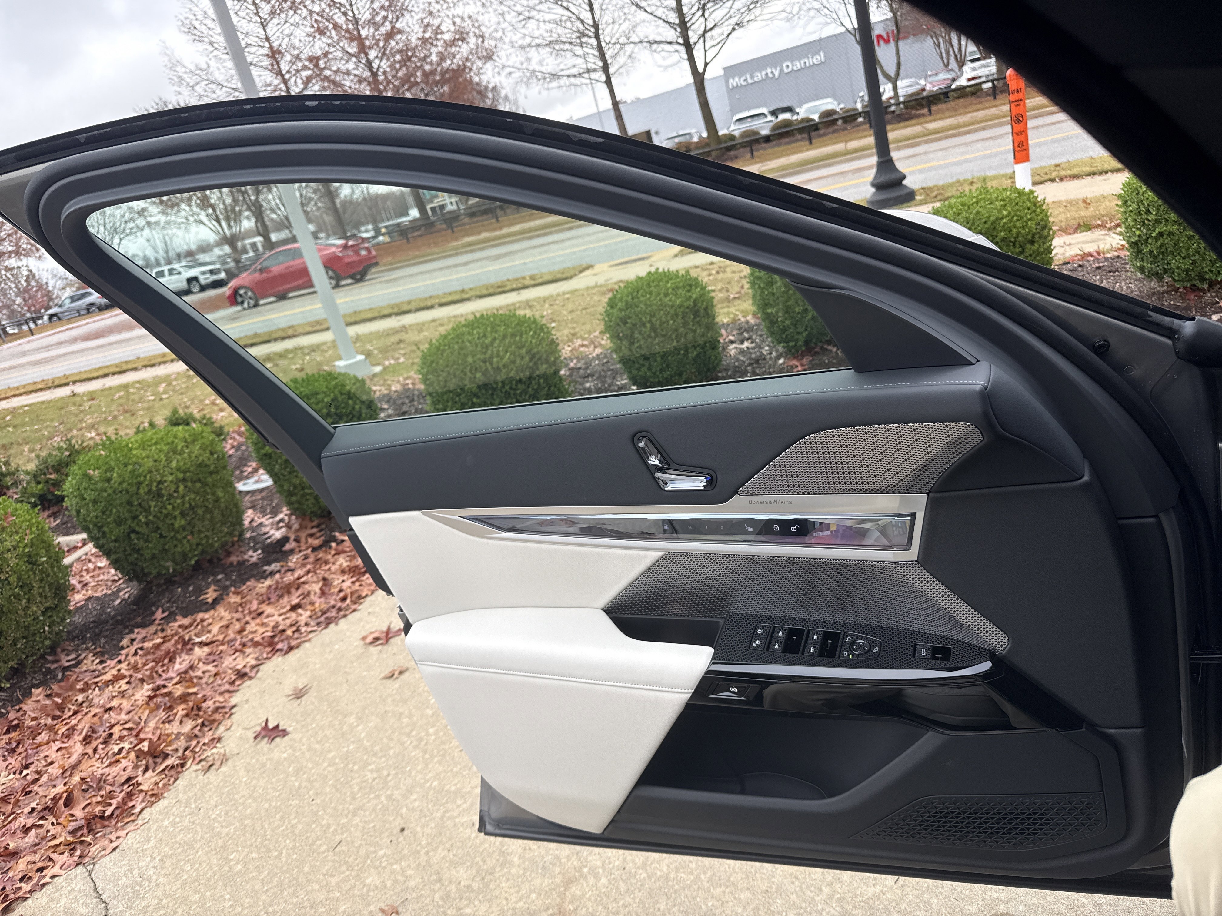 New 2026 BMW 750e xDrive AWD/4WD image 21