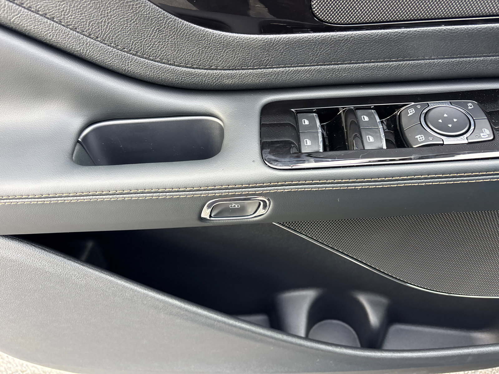 New 2026 Lincoln Aviator AWD image 14