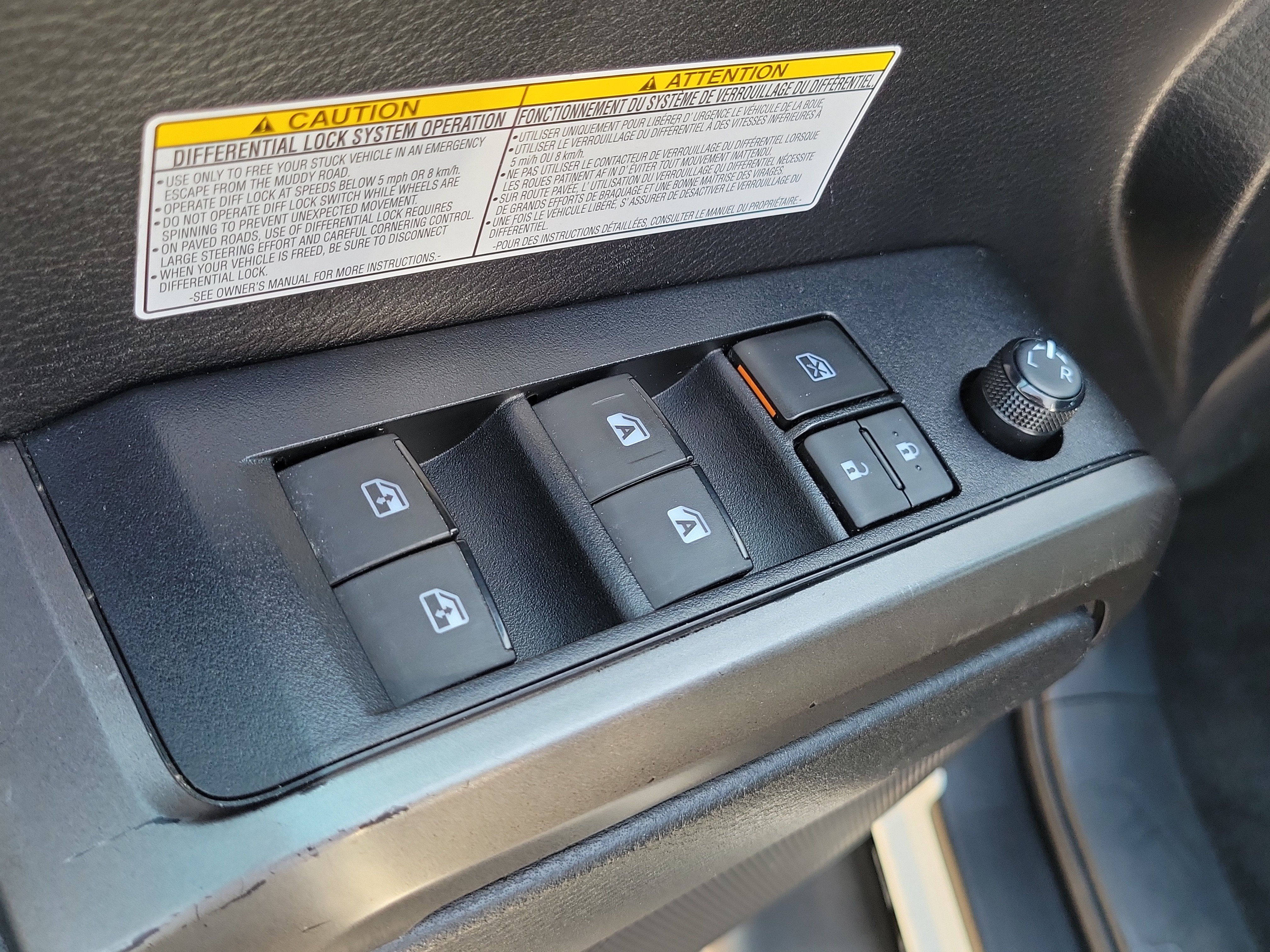 Used 2020 Toyota Tacoma TRD Off-Road w/ Technology Package AWD/4WD image 19