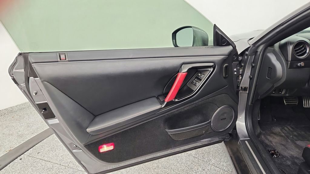 Used 2016 Nissan GT-R Black Edition image 30