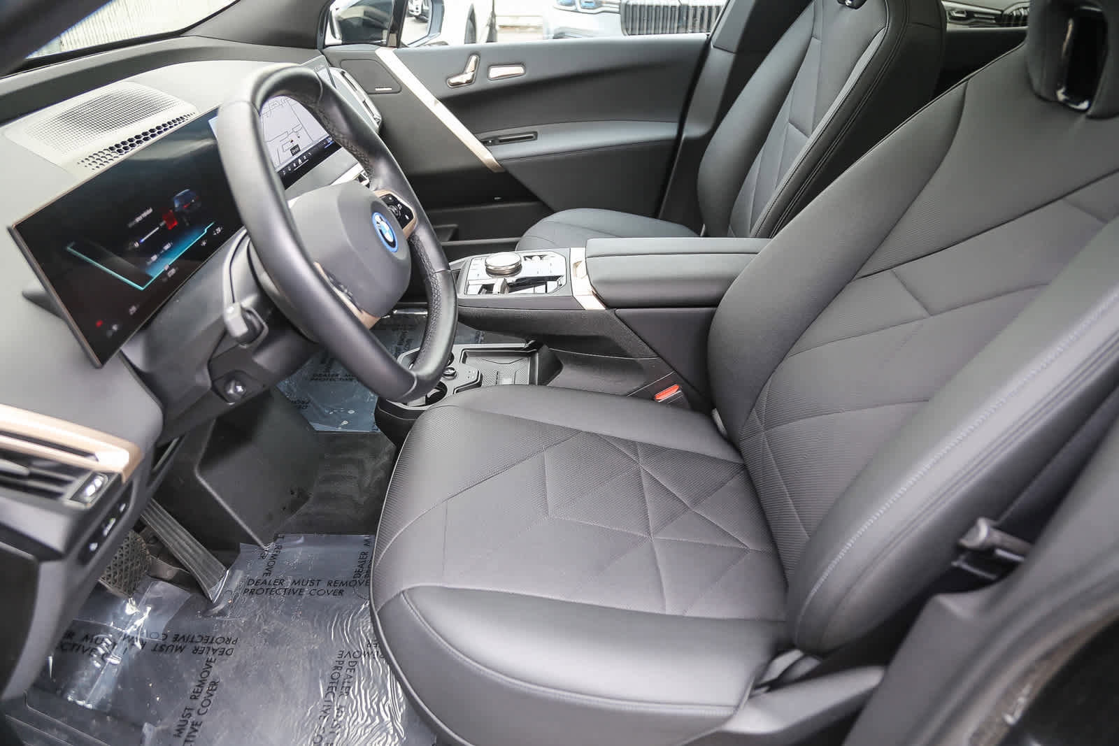 Used 2025 BMW iX xDrive50 w/ Premium Package image 13