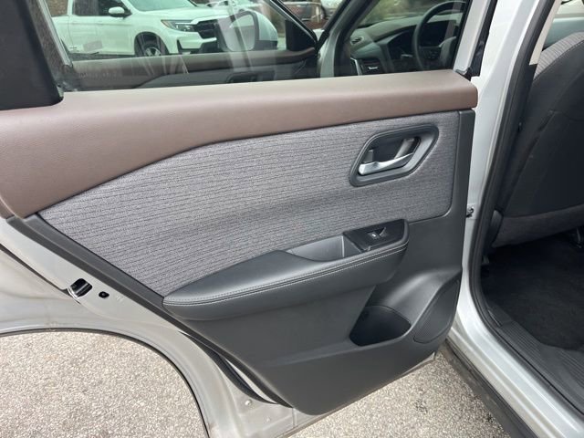 Used 2023 Nissan Rogue SV image 11