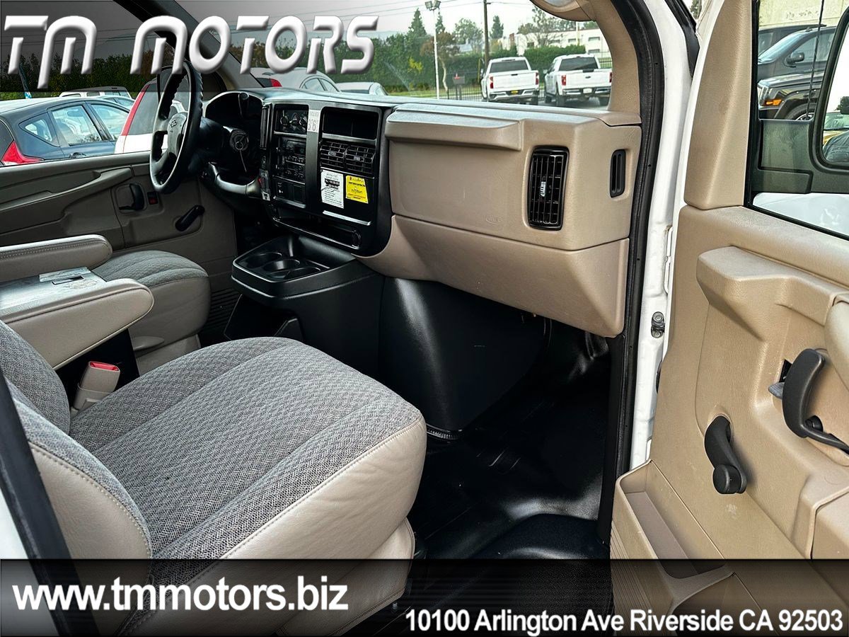 Used 2007 Chevrolet Express 2500 image 11