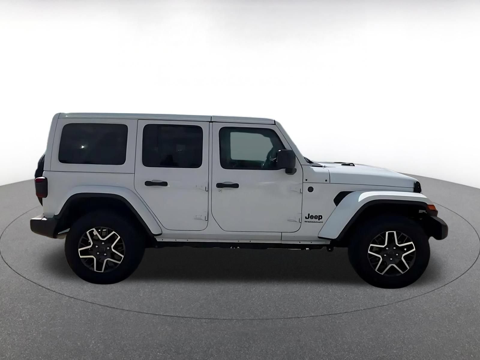 Used 2025 Jeep Wrangler Unlimited Sahara AWD/4WD image 15