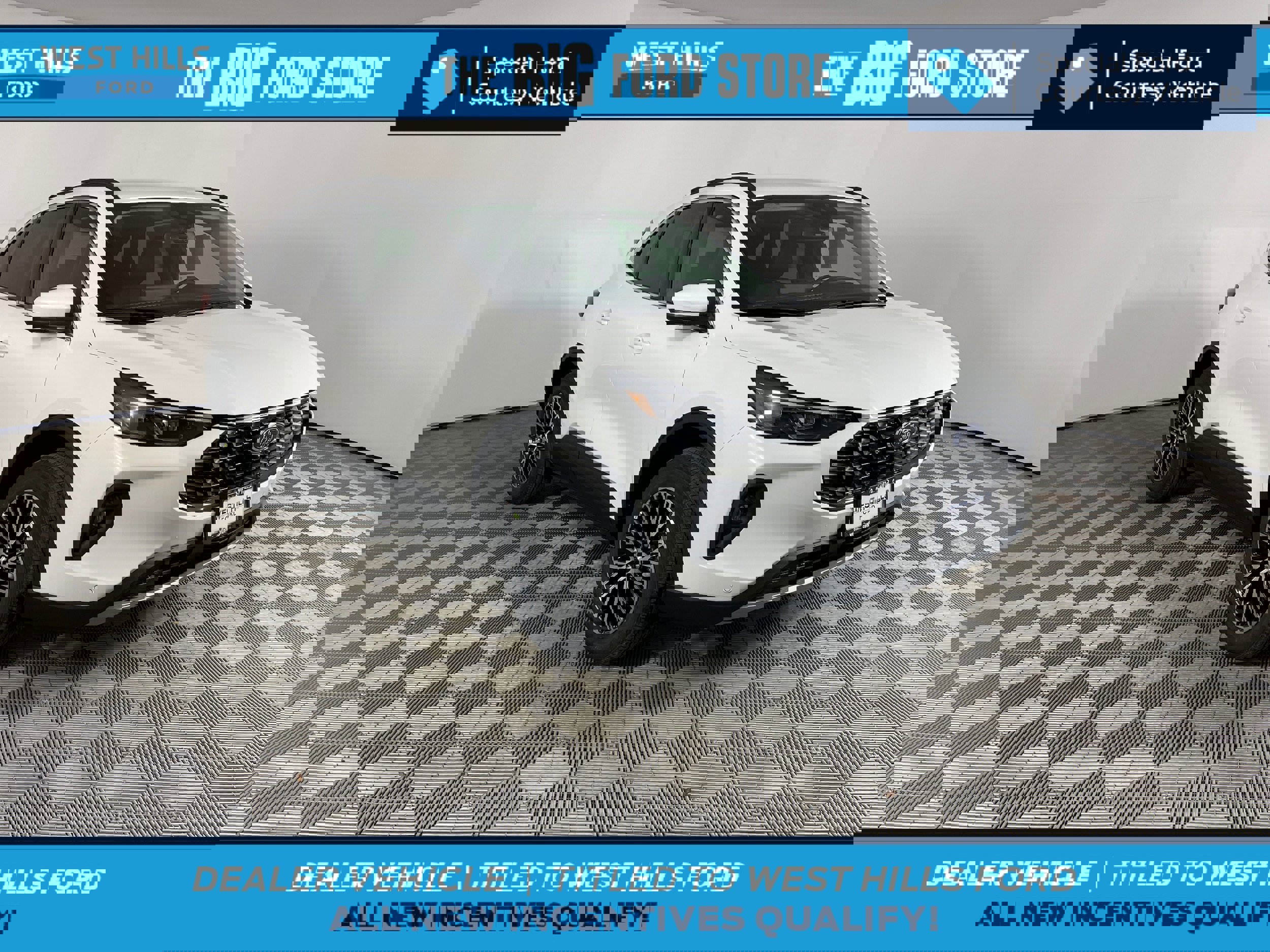 New 2025 Ford Escape SE w/ PHEV Premium Package